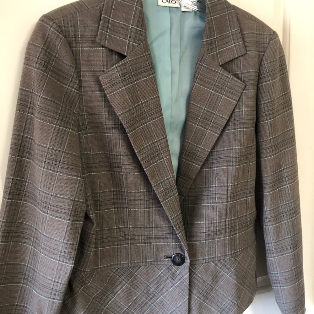 Cato brown cropped plaid jacket!  Sz 6